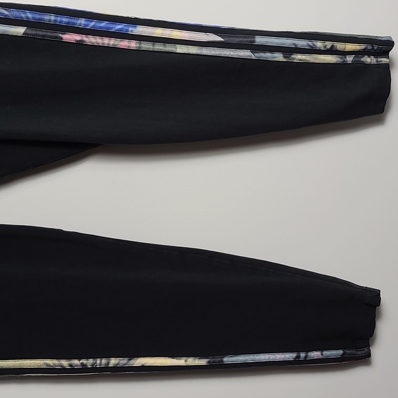 ADIDAS Black And Pink Logo Leggings with Multi Print Stripes Size XLarge - Picture 5 of 16